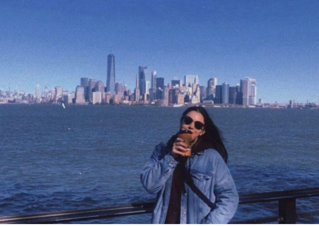 Conoce a Angeles Bilbao 2 Poster horizontal infantil ilustrado rosa